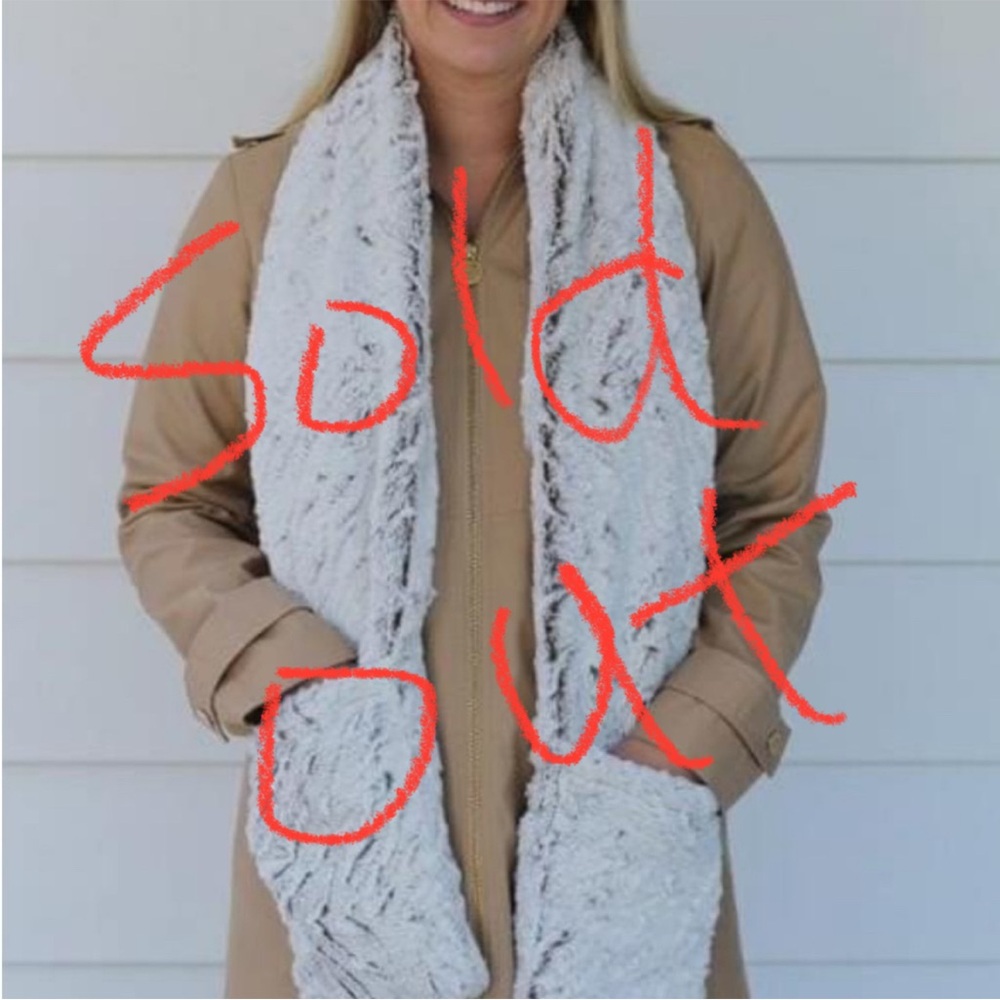 Virah Bella pocket scarf